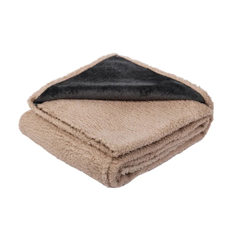 Soft Comfortable Warm Pet Sleeping Blanket Flannel Lambskin Dog Blanket Thicken Waterproof Cats and Dogs Mat Dog Accessories